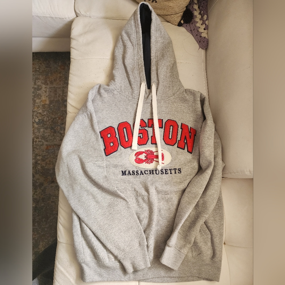 BAY STATE BOSTON Lobster embroidered SM hoodie like new!